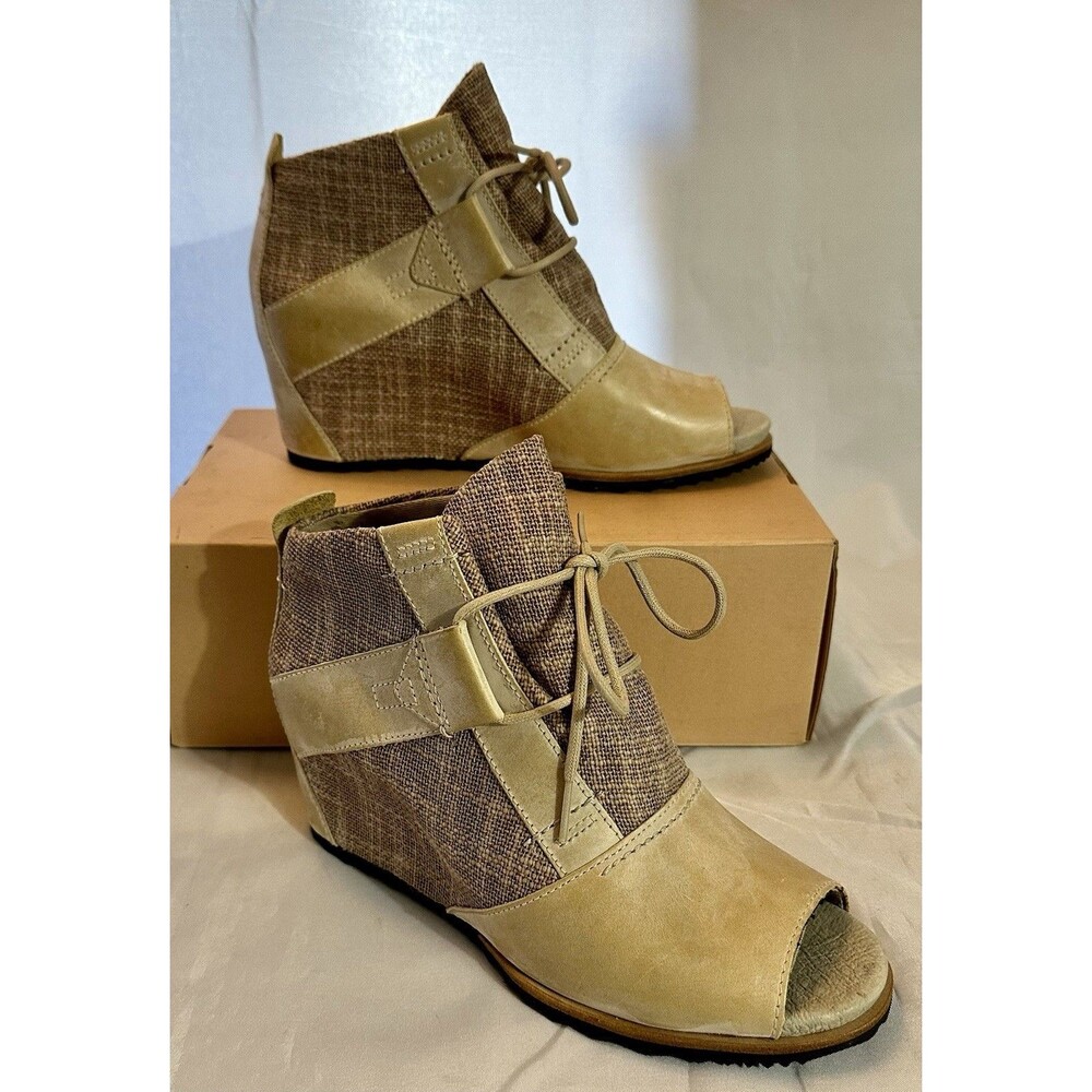 Sorel Joanie Beige Canvas Leather Wedge Heel Lace Up Bootie Sandal Peep Toe Sz 9